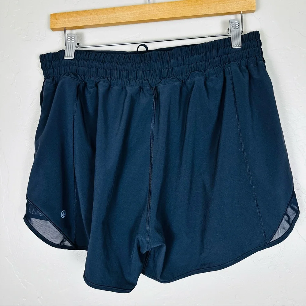 Lululemon Women’s Hotty Hot Short High-Rise Long 4"
Black Size 12 - Picture 8 of 11